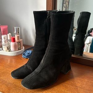 L’INTERVALLE black suede boots 🖤〰️